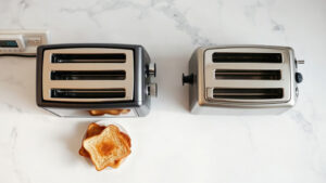 how many watts does a toaster use per slice